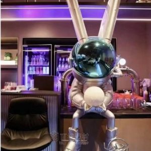 Bearbrick trang trí phòng karaoke